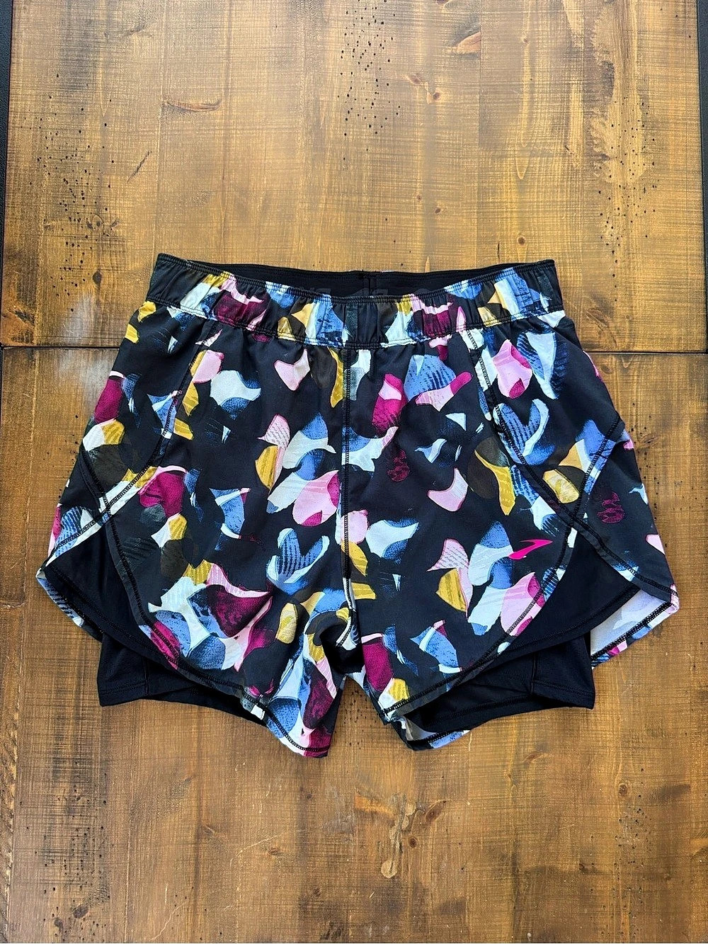 Brooks Chaser 5" 2-in-1 Abstract Athletic Shorts Black & Pink Medium